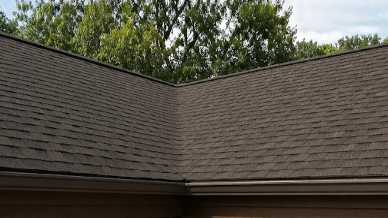 Sagging roofline on a home